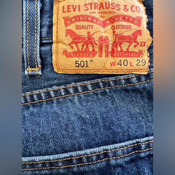 Levi’s 501 Original Fit Men’s Jeans Dark Stonewash Color 40x29 Button Fly - Picture 4 of 5